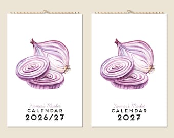 Peut inclure: Deux calendriers avec des illustrations à l'aquarelle d'oignons rouges. L'un affiche les années 2026/27, l'autre 2027. Le texte "Farmer's Market Calendar" est écrit en cursive sous les illustrations d'oignons.