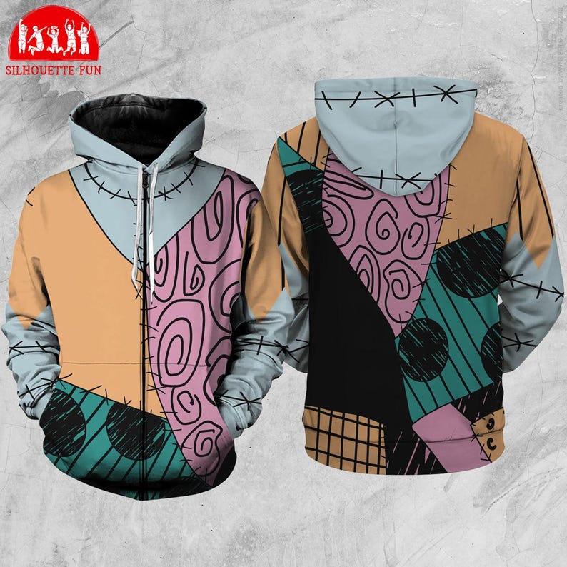 Puede incluir: Una sudadera con capucha y cremallera completa con un dise&ntilde;o de patchwork con varios colores y patrones. La parte delantera y trasera de la sudadera con capucha muestran una mezcla de parches naranjas, rosas, negros y verde azulado, con detalles cosidos. La sudadera tiene capucha y cremallera.