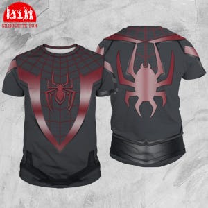 Pode incluir: Uma camiseta preta com um design de aranha vermelha. A frente exibe uma teia de aranha e um emblema de aranha, enquanto a parte de tr&aacute;s mostra um s&iacute;mbolo de aranha maior. A camiseta tem gola redonda e mangas curtas. O texto "SILHOUETTE FUN" est&aacute; no canto superior esquerdo.