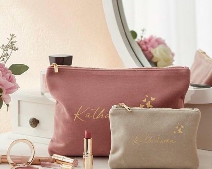 Personalized velvet cosmetic bag – sustainable and recycled makeup bag | Gift for women