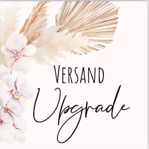 Könnte beinhalten: Ein weißer Hintergrund mit einem floralen Design mit beigefarbenen Palmblättern und rosa Orchideen. Der Text "VERSAND Upgrade" ist in schwarzer Kursivschrift geschrieben.