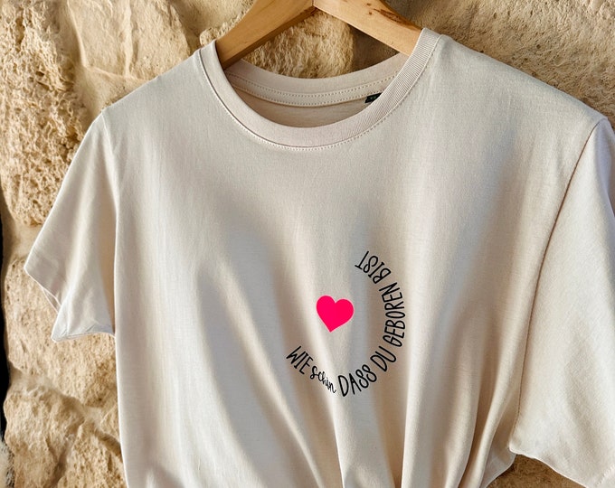 Organic cotton T-shirt with saying How wonderful that you were born | Gift girlfriend sister favorite person personalized with heart
