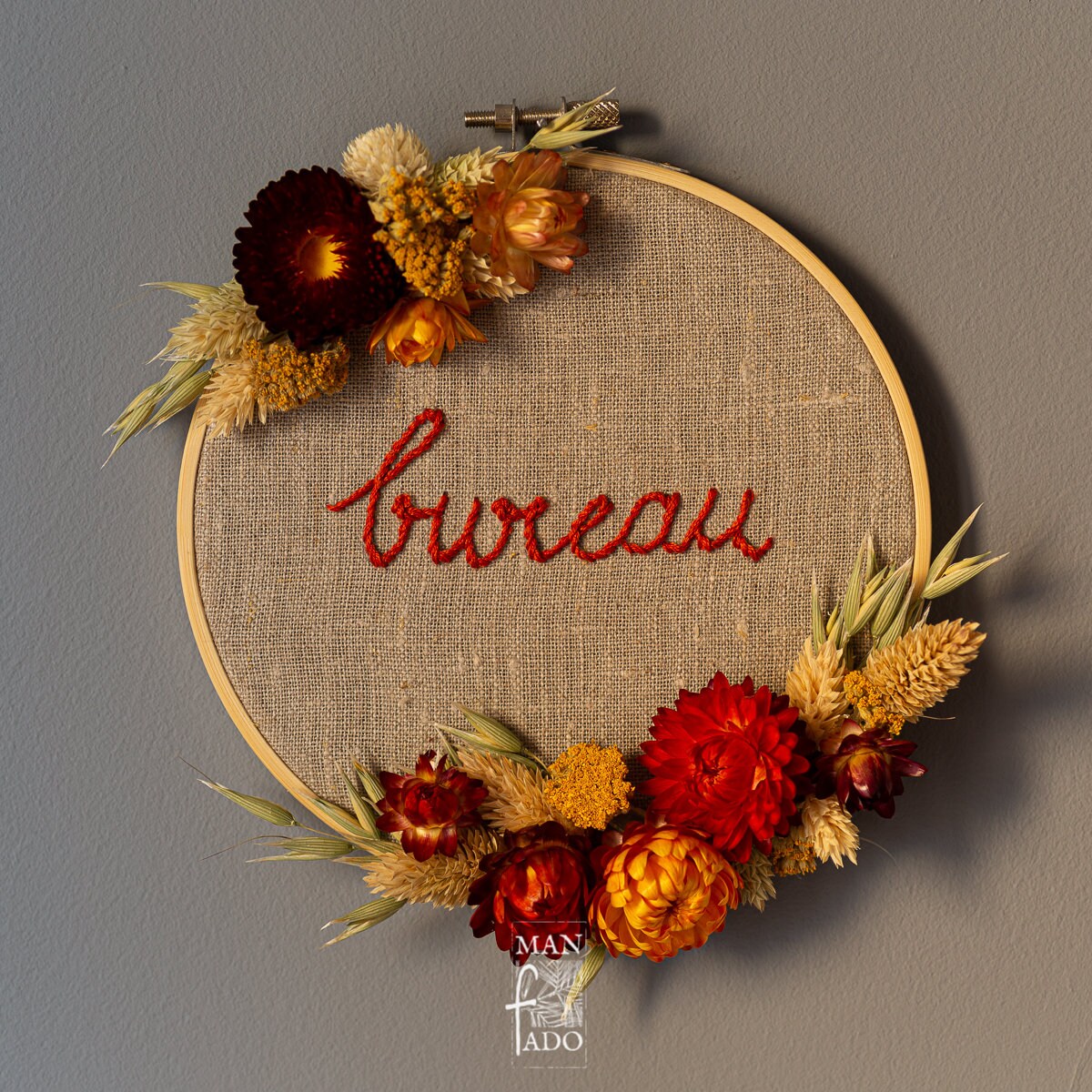 Cercle Brodé Fleurs Séchées Bureau