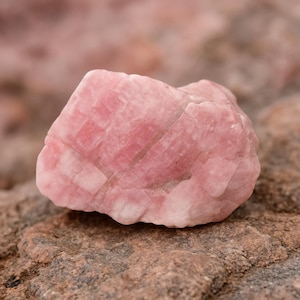 Petalita en bruto | Gema rosa | Cristal 100% natural | Sin tratar | Coleccionismo de minerales | Esoterismo y espiritualidad