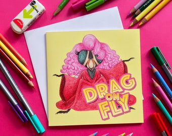 Tarjeta de felicitación ilustrada con un divertido juego de palabras con animales, DragonFly, Drag Queen Fly, interior en blanco