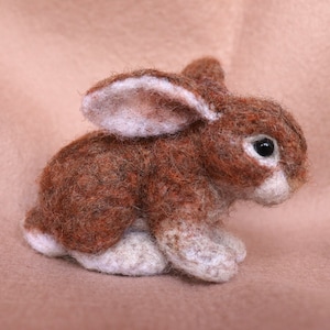 Lapin de Pâques en feutre. Lapin de Pâques feutré à l'aiguille blanche, lapin de Pâques, fait main, lapin, lapin en feutre