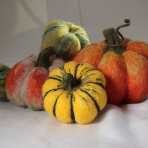 Gefilzter Kürbis. Woll-Kürbis. Halloween Dekoration. Herbst Dekoration