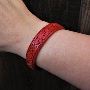Vintage Chinese Carved Cinnabar Bangle Bracelet, Red Carved Flower Bracelet, Red Bangle, Vintage Chinese Export Bracelet