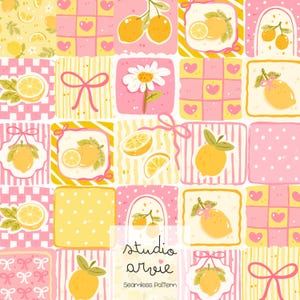 Op de afbeelding: Een naadloos patroon met citroenen, madeliefjes en strikken gerangschikt in een raster van roze en gele vierkanten. Sommige vierkanten hebben harten of stippen. De tekst "studio arvie" en "Seamless Pattern" zijn zichtbaar.
