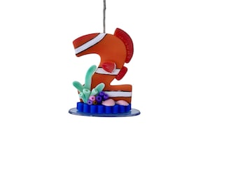 "Unter dem Meer Zahl-Kerze aus kaltem Porzellan: Handgemachter ""Fish Cake Topper""."
