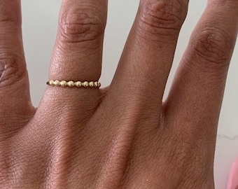 14k Gold Perlen Bandring, zierlicher minimalistischer Stapelring für Frauen, 2mm Goldperlenring, 14k Goldkugelring, Gold gepunkteter Ring
