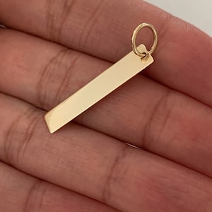 30 MM 14-karatowa złota zawieszka w formie sztabki | Spersonalizowana zawieszka w formie sztabki z grawerunkiem | Złoto lite | Spersonalizowana zawieszka z nazwiskami/inicjałami