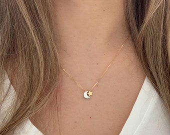 ミニマリストな太陽のネックレス、14Kソリッドゴールドのムーンスター 