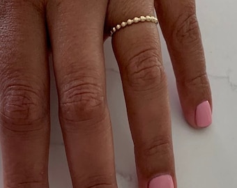 14k Gold Perlen Bandring, zierlicher minimalistischer Stapelring für Frauen, 2mm Goldperlenring, 14k Goldkugelring, Gold gepunkteter Ring