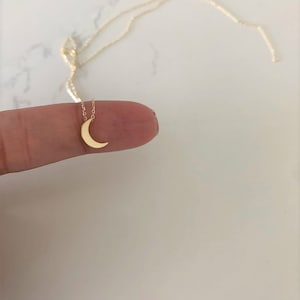 14k Solid Gold Mond Halskette, mutiger Mond 14k Gold, hohler Mond, Halbmond, zierliche Halskette, Layering Halskette, Gold Mond Halskette