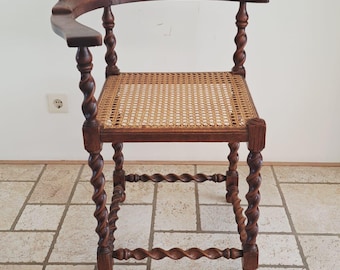 Antyczny francuski fotel narożny z siedziskiem rattanowym