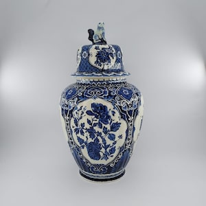 デルフトブルー ジンジャー；ロイヤルスフィンクスのフ−ドック壷、花