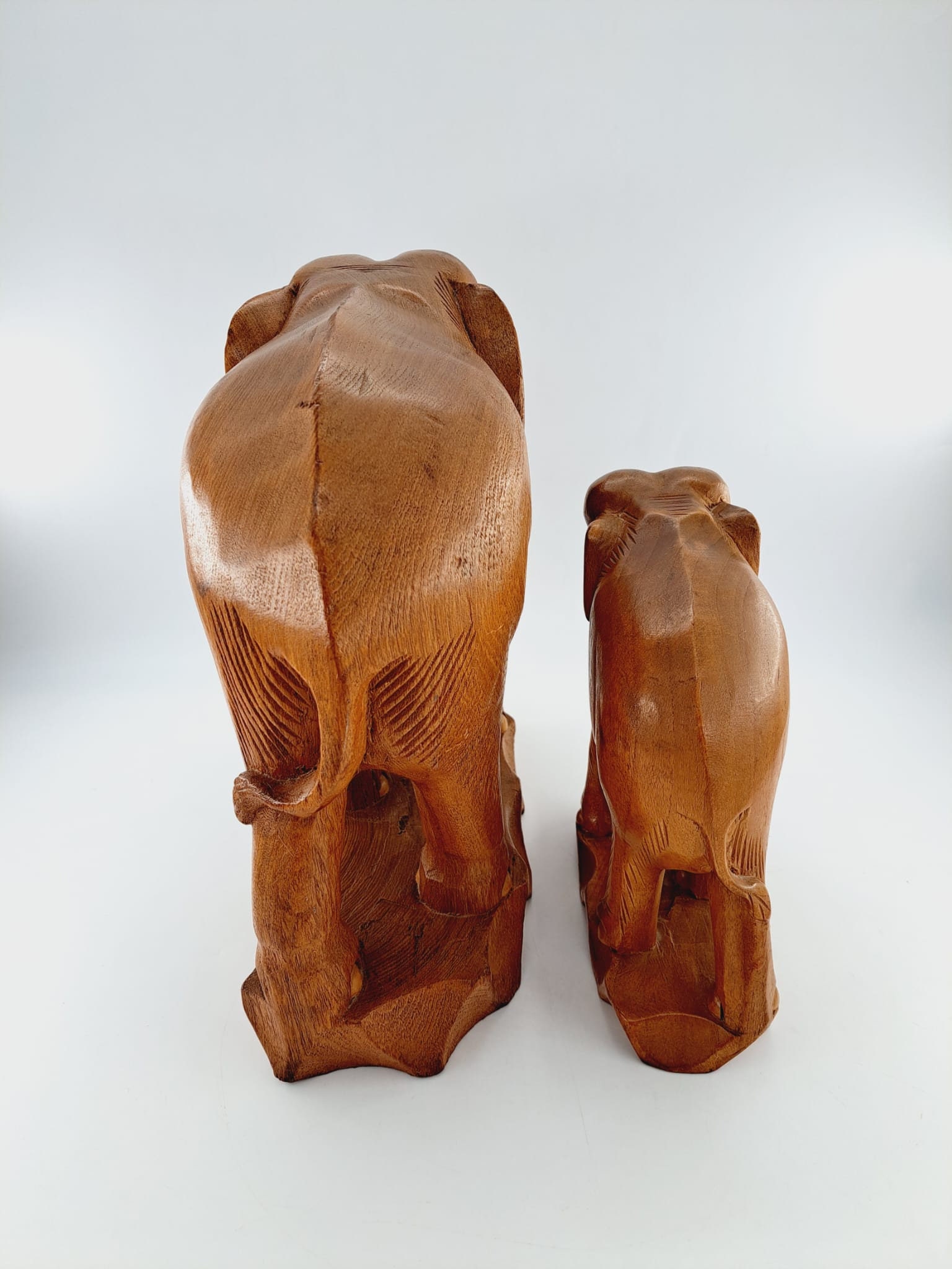 木彫りの大きい象チーク材 木彫り像(チーク材)H22 - 横浜中華街天宝堂本店