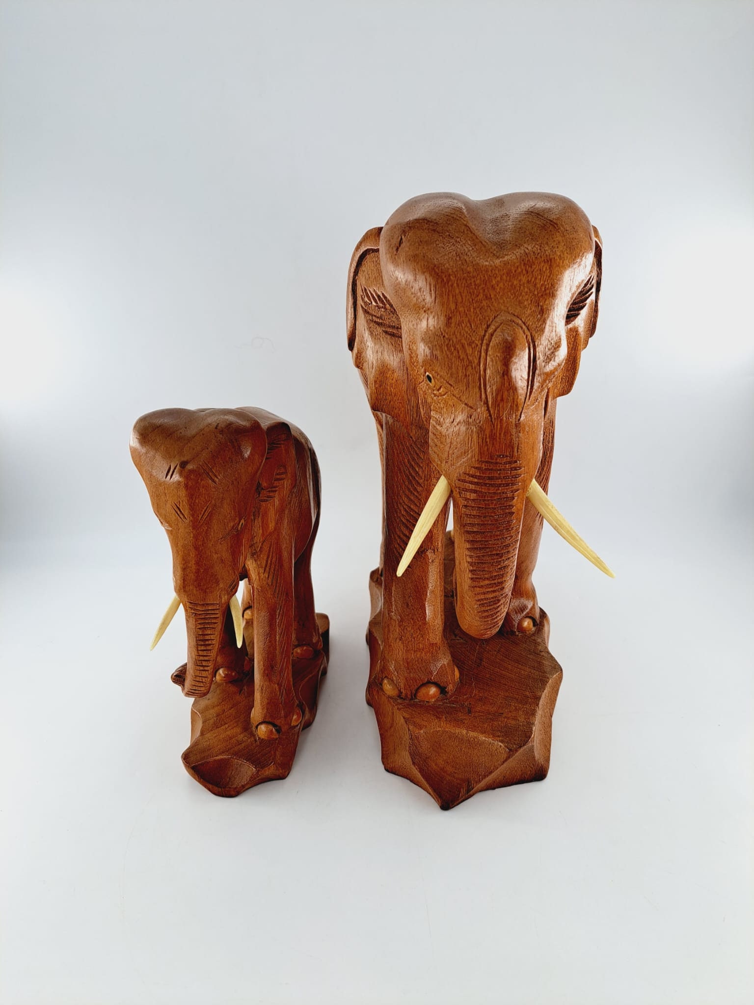 ヴィンテージ手彫りのタイチーク材の木製象 - Etsy 日本