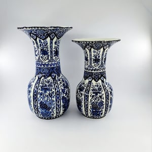 Delft trumpet vase made for Royal Sphinx by Boch. Delft blue style