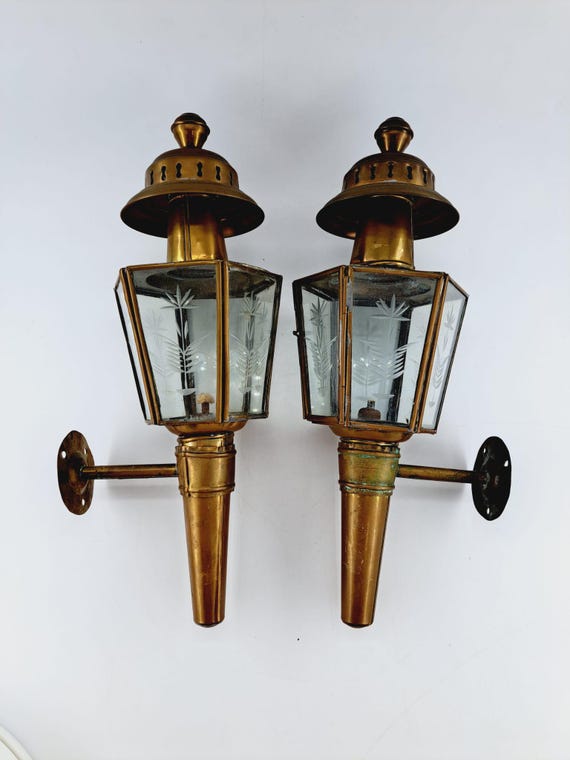 フランスの古いオイルランプ ヴィンテージ アンティーク ヴィンテージの装飾的なフランスの馬車用オイルランプ 2 個セット