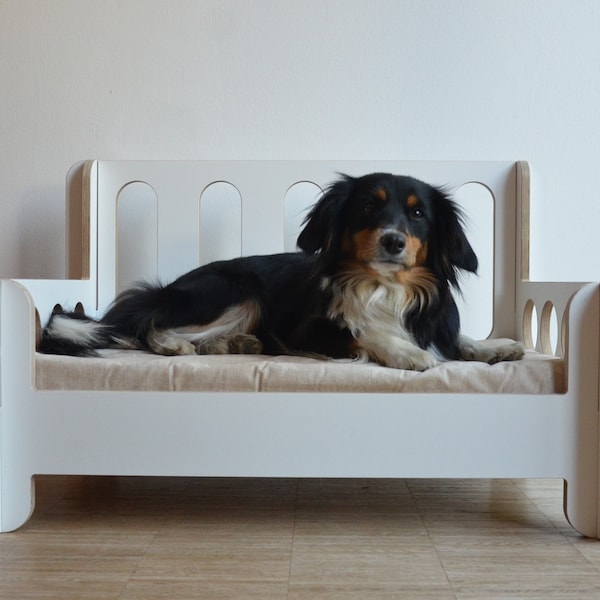 Luxus Hundebett aus Holz Hundecouch Hundesofa Hundekorb Größe M 80x50 cm