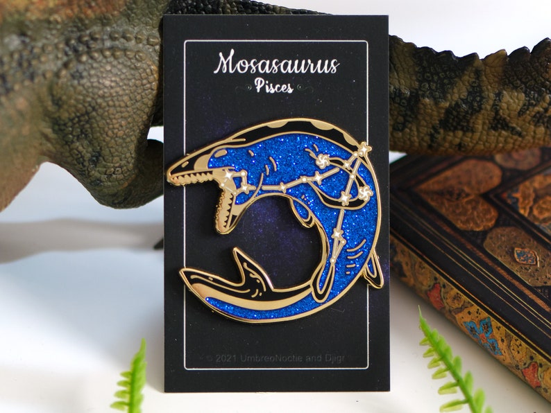 Pin's Dinosaures Constellation Mosasaure Poissons image 1