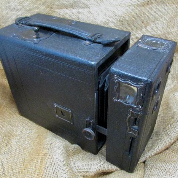 HOUGHTONS KLITO No1 Falling 1/4 Plate Box Magazine Camera, takes 4 1/4 x 3 1/4 in Glass plates. c1910s