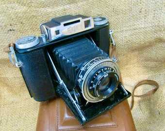 AGILUX AGIFOLD Folding Camera, gives 6x6 negs on 120 film, 9cm f/4.5 Agilux lens Uncoupled Rangefinder