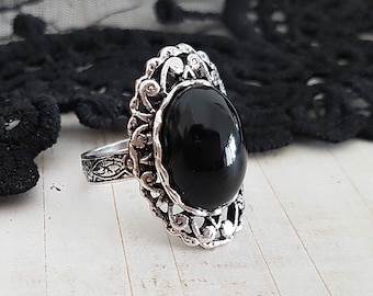 Victorian Gothic Jet Black Jewel Ring, Antique Silver Filigree Adjustable Ring, Vintage Glass, Medieval, Tudor, Elizabethan, Regency