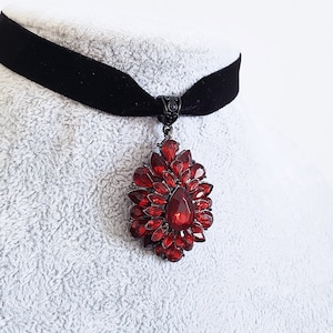 Darkest Red Jewel Drop Choker in Black Velvet, Vintage Victorian Style Gothic Choker, Black Metal, Dark Ruby Red, Choose Your Length