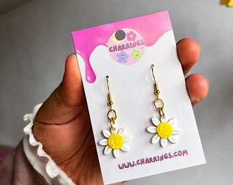 DAISY EARRINGS - Floral Earrings, Gold Stud Daisy Earrings, Daisy Jewelry