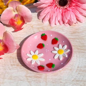STRAWBERRY TRINKET DISH - Strawberry Daisy Trinket Tray, Jewellery Storage, Pink Girly Gifts, Polymer Clay Trinket Dish