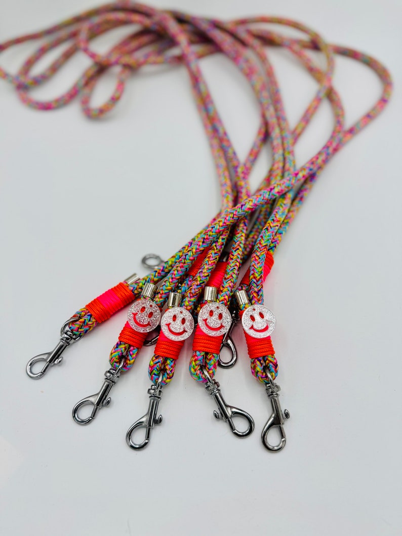 Handykette Glitzer Smiley. Orange und rosa. Silber. Bild 8