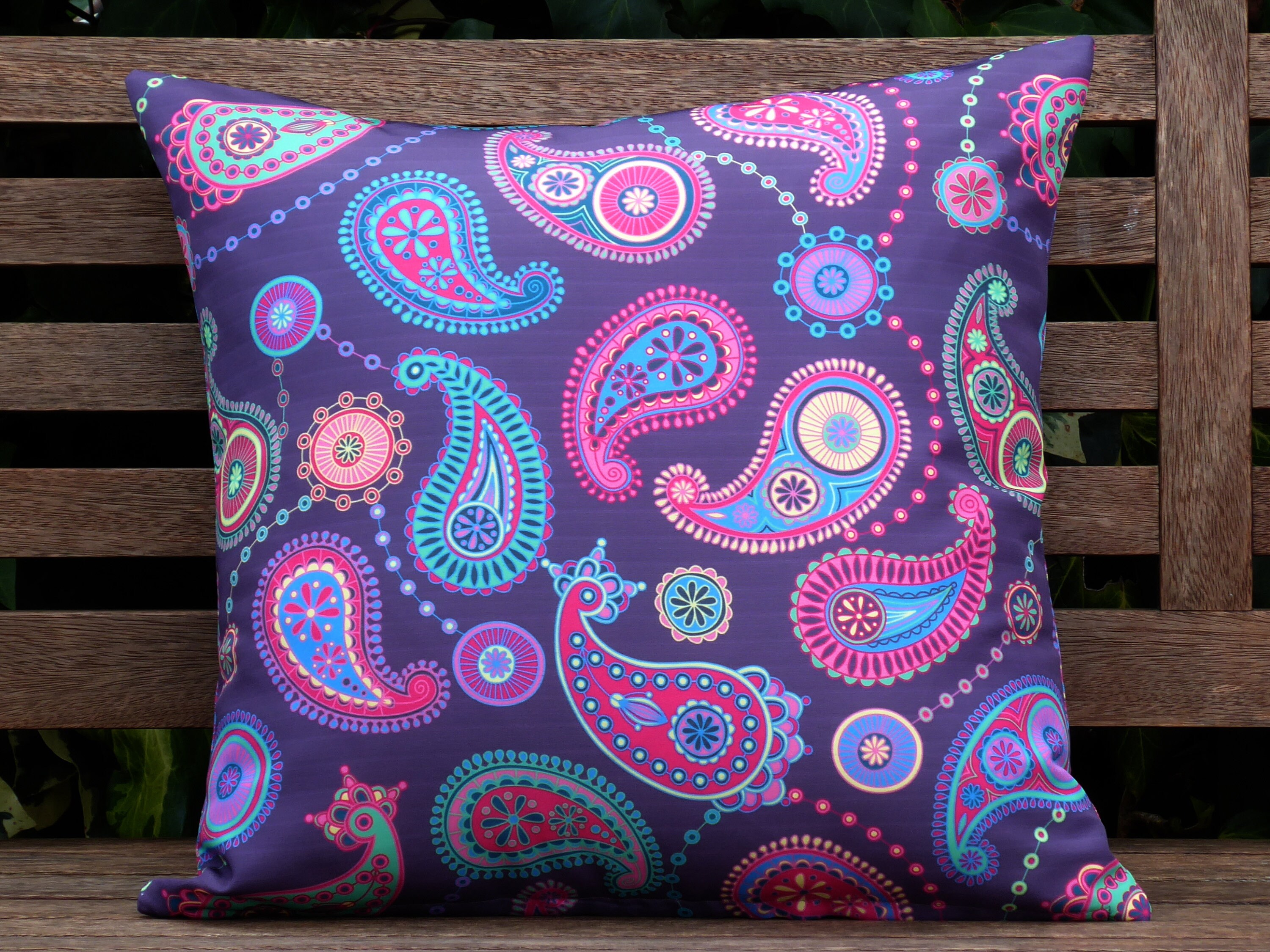 Outdoor Purple Cushion Cover Zip Closure. 