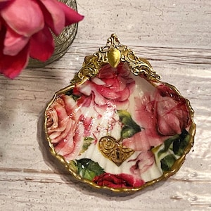 Decoupage Scallop Red Rose Print Ornament Trinket Ring Dish, Large English Scallop Shell, Sea Shell Trinket Dish, wedding favors,