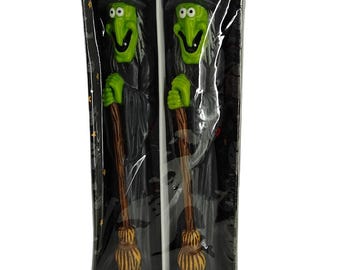 Vintage häxfigur koniska ljus Halloween set om 2