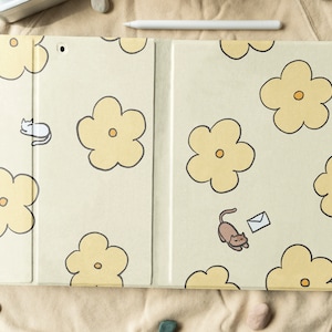 Pastel Yellow Flower & Cat iPad Case With Pen Slot For Book Stand iPad 10.2"/10.9in/11in, iPad Air 4, iPad Pro 2022/2021,iPad 2020/2019/2018