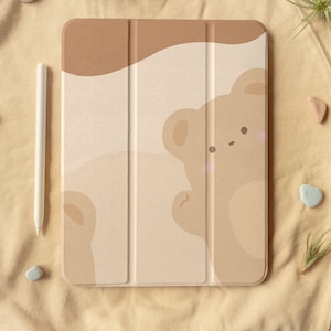 Cute Bear Say Hi Foldable Flip iPad Case With Pen slot, Flip iPad 10.2&quot;/10.9in/11in, iPad Air 4, iPad Pro 2022/2021, iPad 2020/2019/2018
