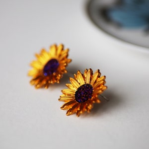 Sunflower Earrings Daisy Earrings Brass Colored Metal Stud Earrings Large Flower Earrings Vintage Earrings Sunflower Jewelry Gift for Her