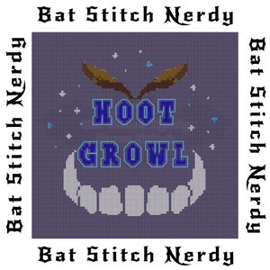 Puede incluir: Un patrón de punto de cruz con un fondo morado, una sonrisa blanca y dentada, alas marrones y el texto "HOOT GROWL" en letras azules.