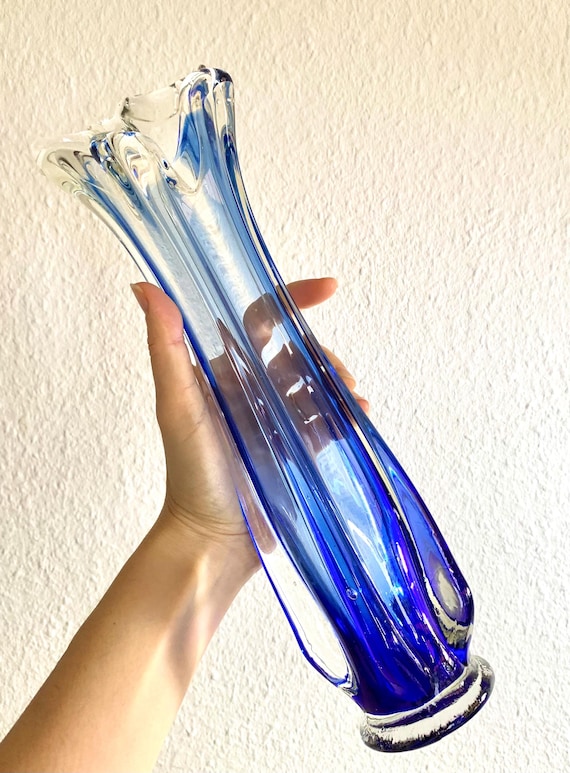 ヴィンテージの青と透明のガラスの花瓶、ミッドセンチュリー - Etsy 日本