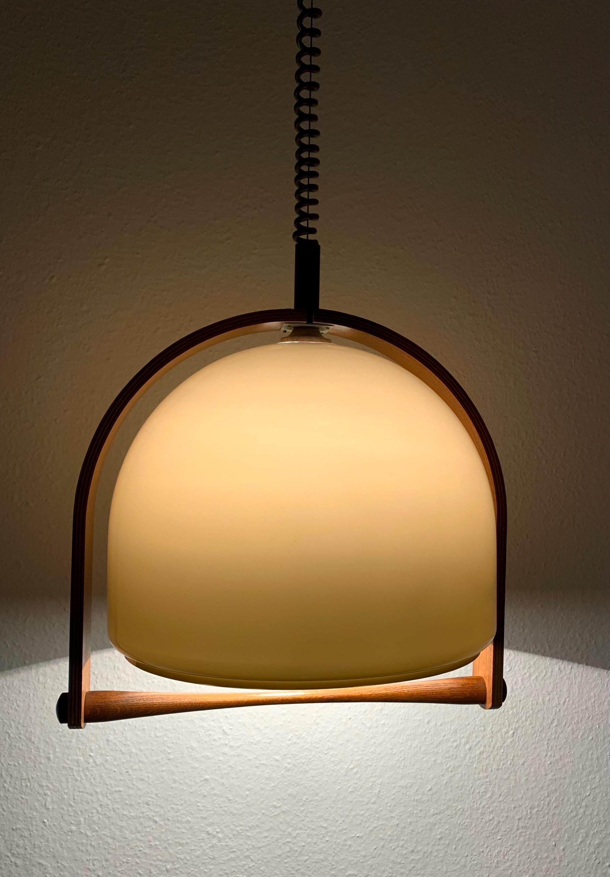 イエロー　レア　卓上ランプ　スペースエイジ　レトロポップ　アンティーク　ライト イエローレア卓上ランプスペースエイジレトロポップアンティークライト