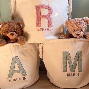 Der große personalisierte Aufbewahrungskorb aus Baumwolle mit Teddy-Anfangsbuchstaben