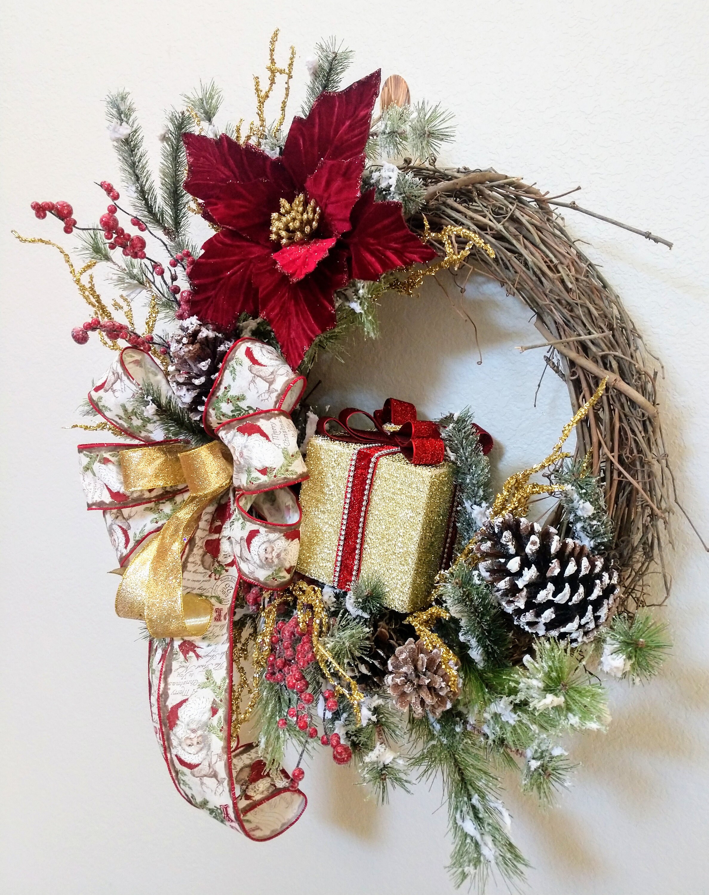 Christmas Premium Red Poinsettia and Golden Gift Wreath - Etsy Canada