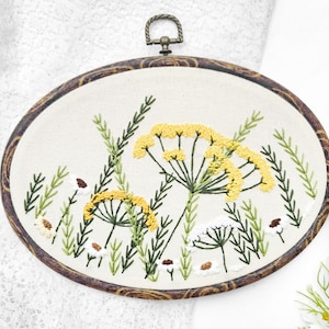 Arte de bordado a mano con bastidor: Decoración floral para pared
