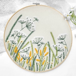 Arte de bordado floral hecho a mano: Decoración botánica para pared (31,8 x 31,8 cm)