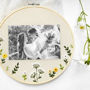 Custom Hand Embroidery Photo Frame, botanical embroidery, wedding gifts, custom embroidery, gift for her, Flower photo holder embroidery