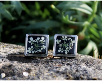 Floral stud earrings, Dainty floral women jewelry, gift for her, Silver resin earrings, handmade boho jewelry, mother's day gift