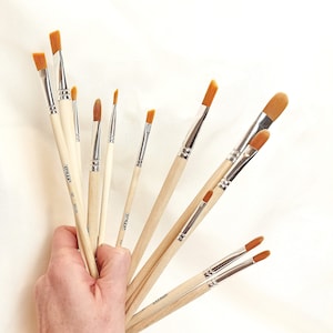 12 brushes - cat's tongue brush and slanted brush - artist brushes - sizes 0 - 8 - synthetic - especially for acrylic painting and oil painting